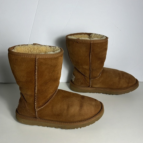 UGG Classic Short Boots Brown Suede Women's 5 - Picture 1 of 8